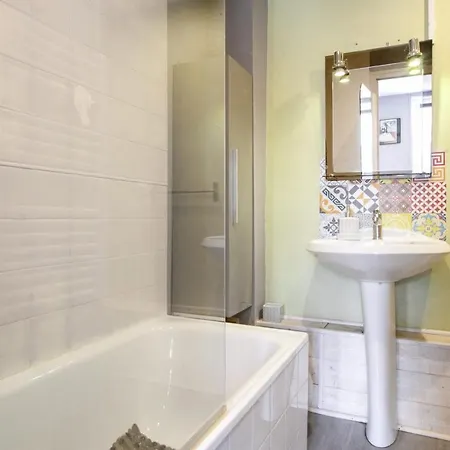 Nice Cozy Studio Close To The City-center - - Welkeys *